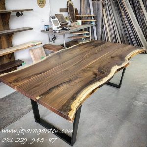 Meja Makan Suar Wood Solid